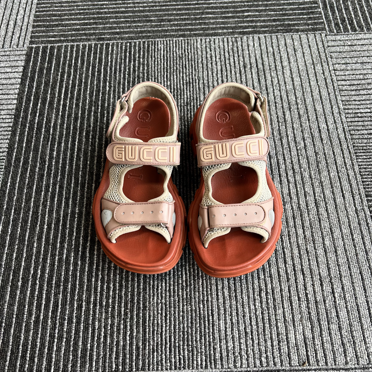 99新 GUCCI/古驰 Gucci/古驰  魔术贴凉鞋 35码 98新 #zz