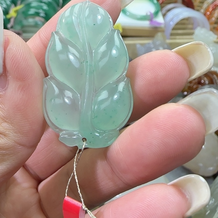 石英质玉合金吊坠