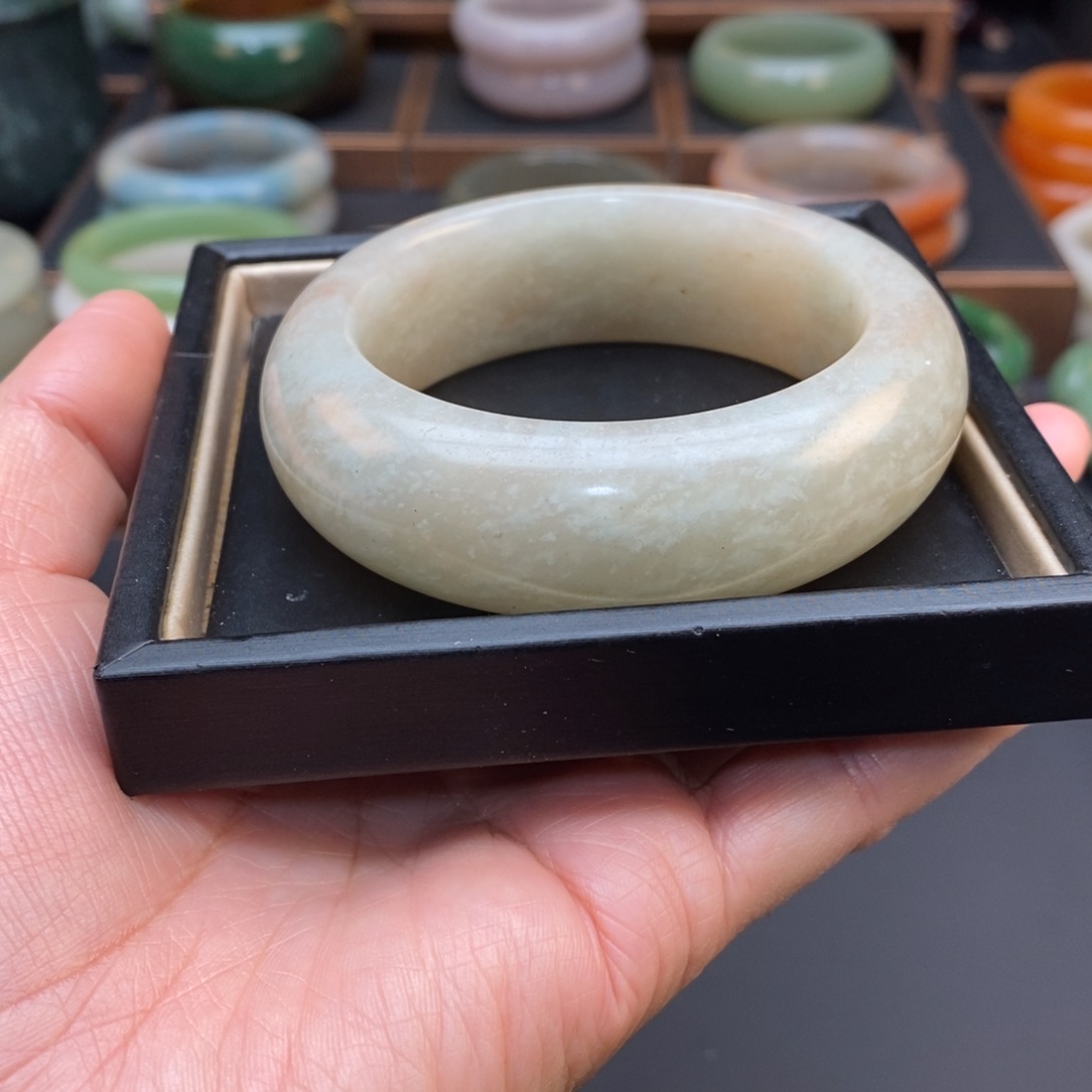 石英质玉手镯56口径未镶嵌