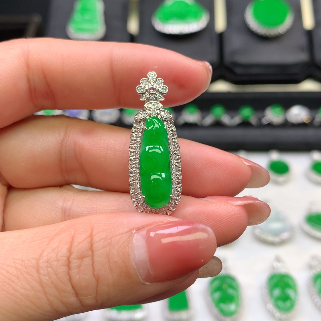 翡翠吊坠(不含链)18K金镶嵌