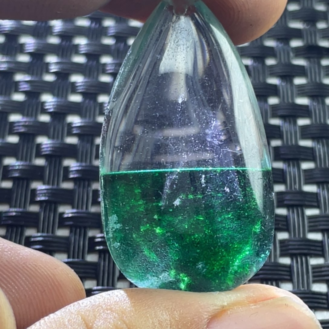 水晶吊坠未镶嵌往**烟