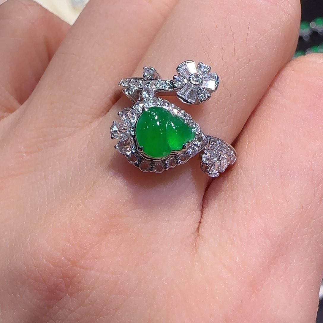 翡翠戒指18K金镶嵌设计款葫芦