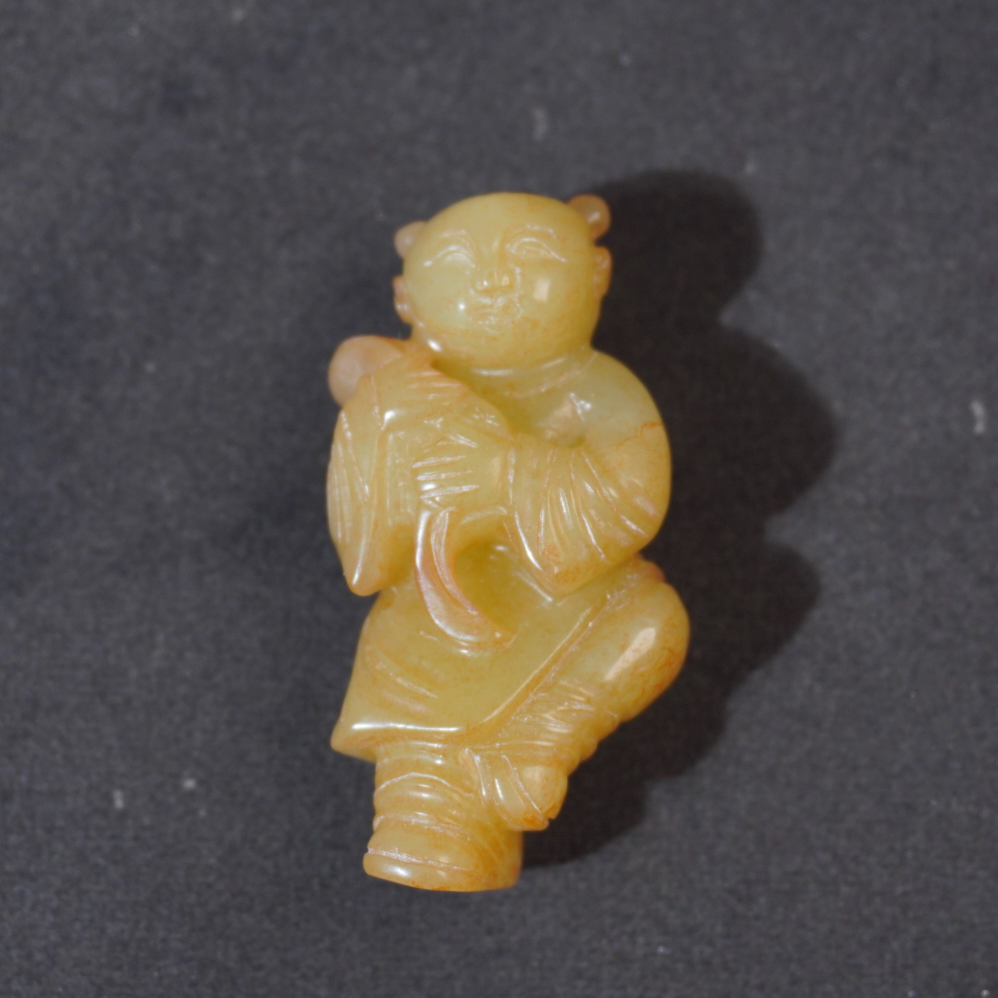 5SL18  清 和田玉童子戏绣球摆件