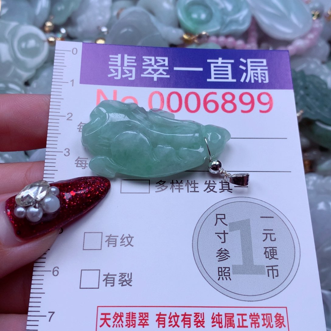 吊坠(不含链)未镶嵌翡翠