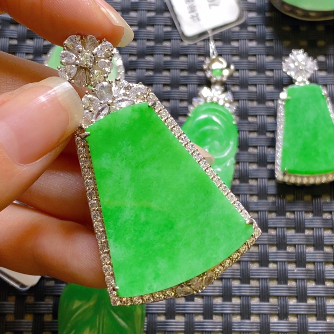 翡翠颈饰银S925镶嵌吊坠