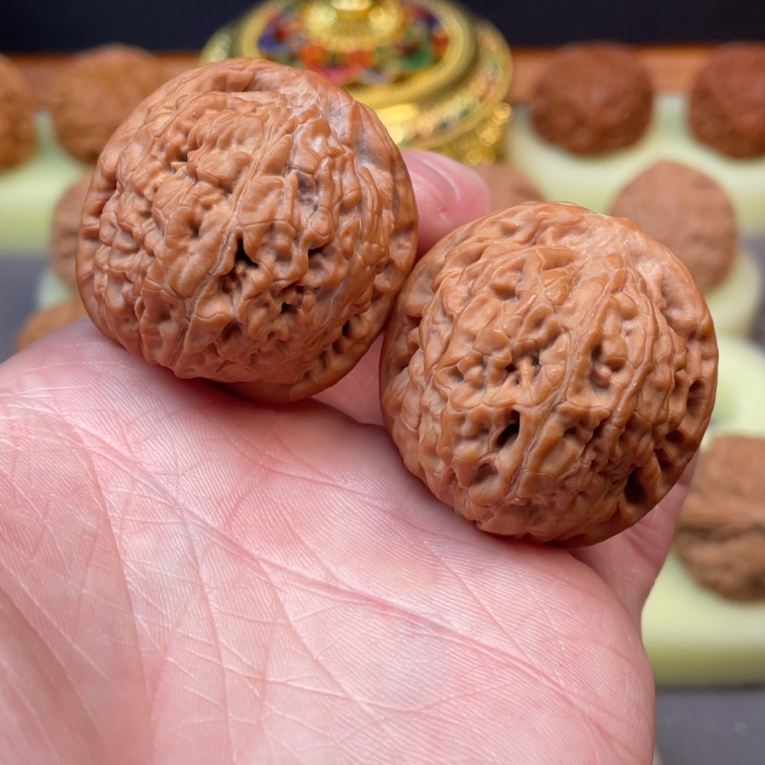 核桃把件35:莲花虎头