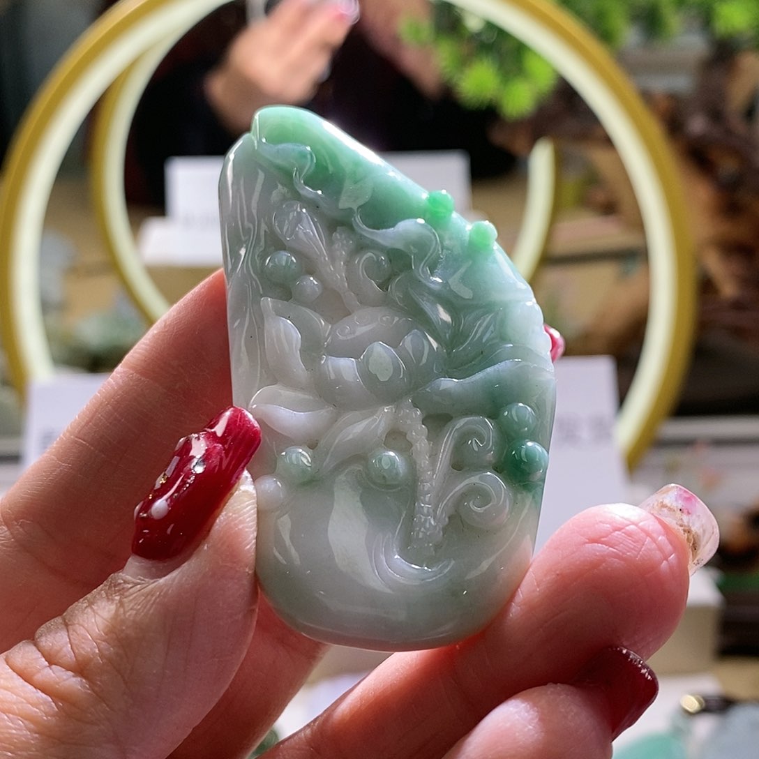 【闪购商品】翡翠颈饰未镶嵌花