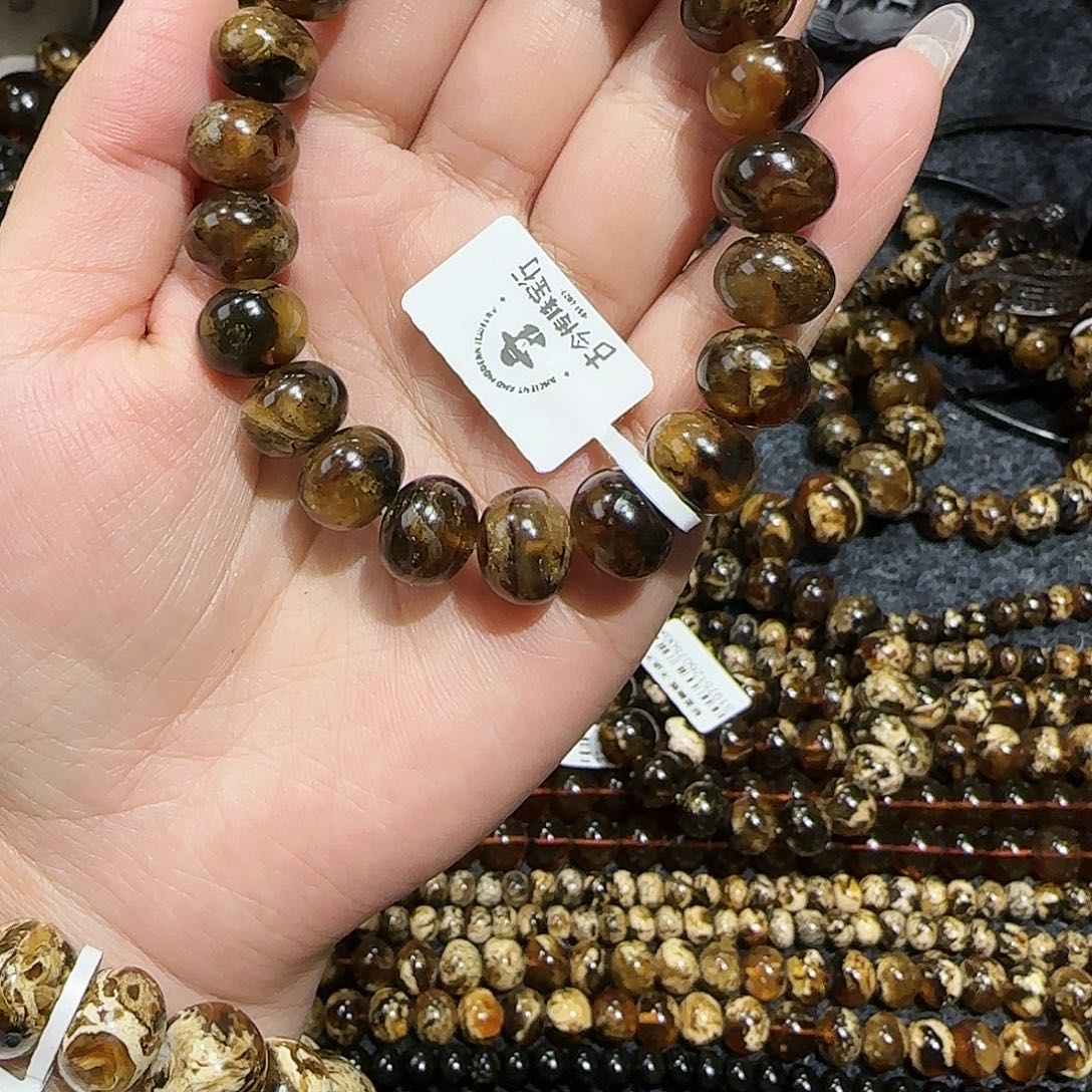 琥珀颈饰未镶嵌抚顺琥珀