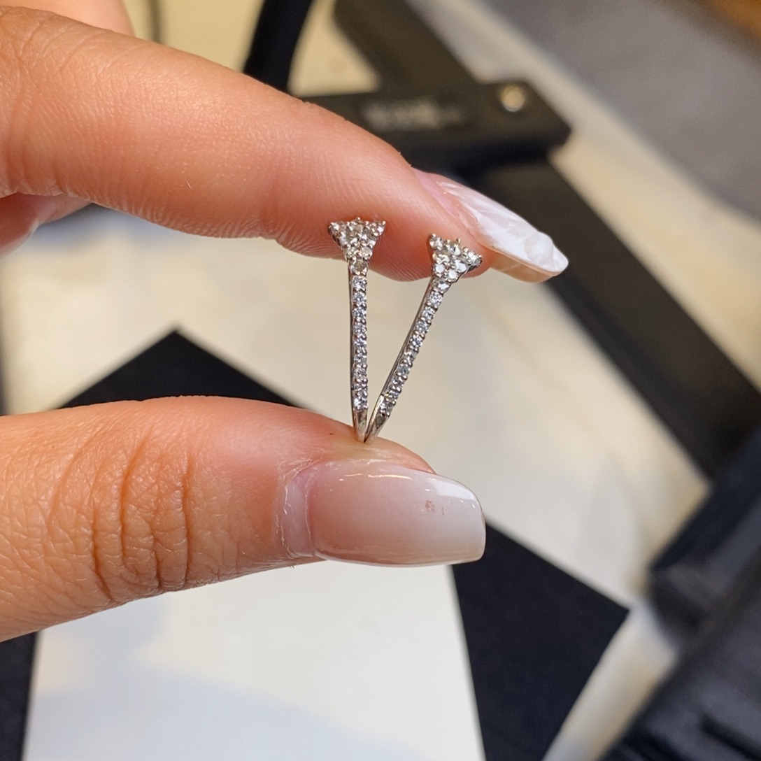 钻石耳饰18K金镶嵌设计款耳包（搭甜甜圈，方糖）