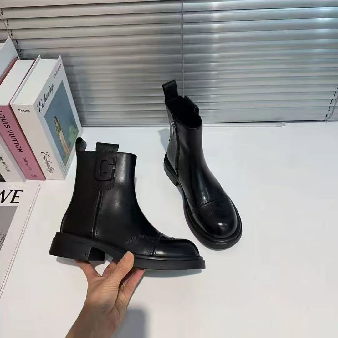 2025秋季复古切尔西短靴女新款单靴平底英伦风黑色烟筒马丁靴兰