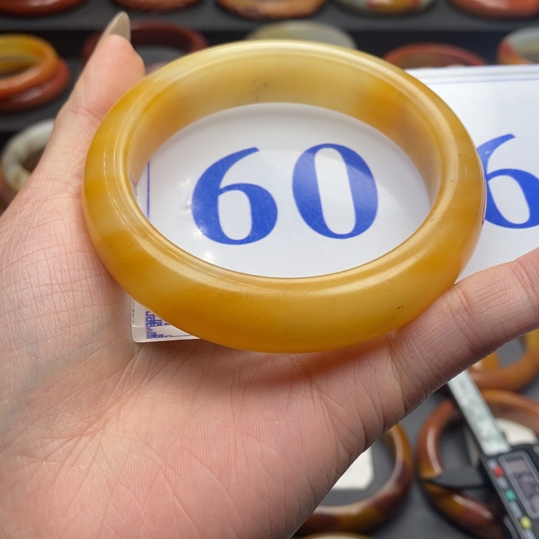 石英质玉（黄龙玉）手镯未镶嵌