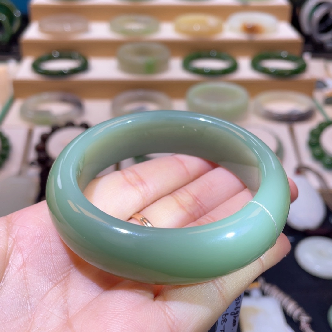 和田玉收藏级粉青手镯56、57未镶嵌