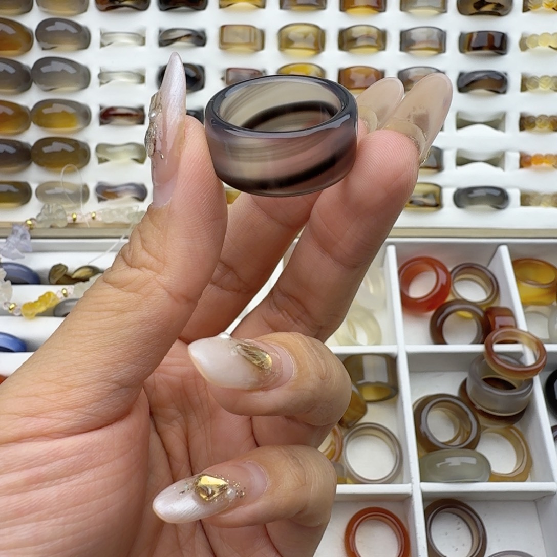 舞***蝶玛瑙/玉髓未镶嵌戒圈