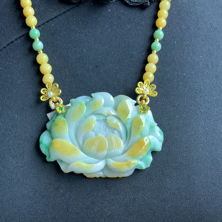 翡翠颈饰未镶嵌翡翠