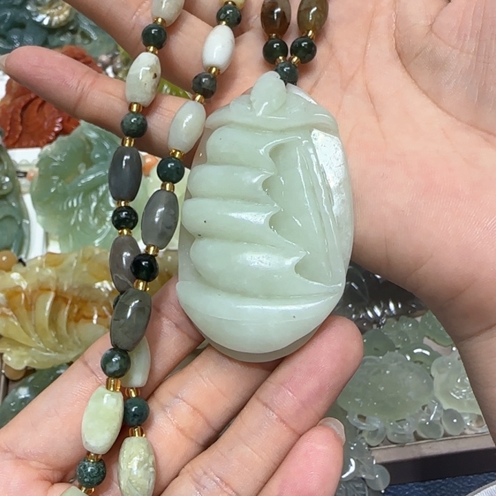 蛇纹石玉吊坠未镶嵌