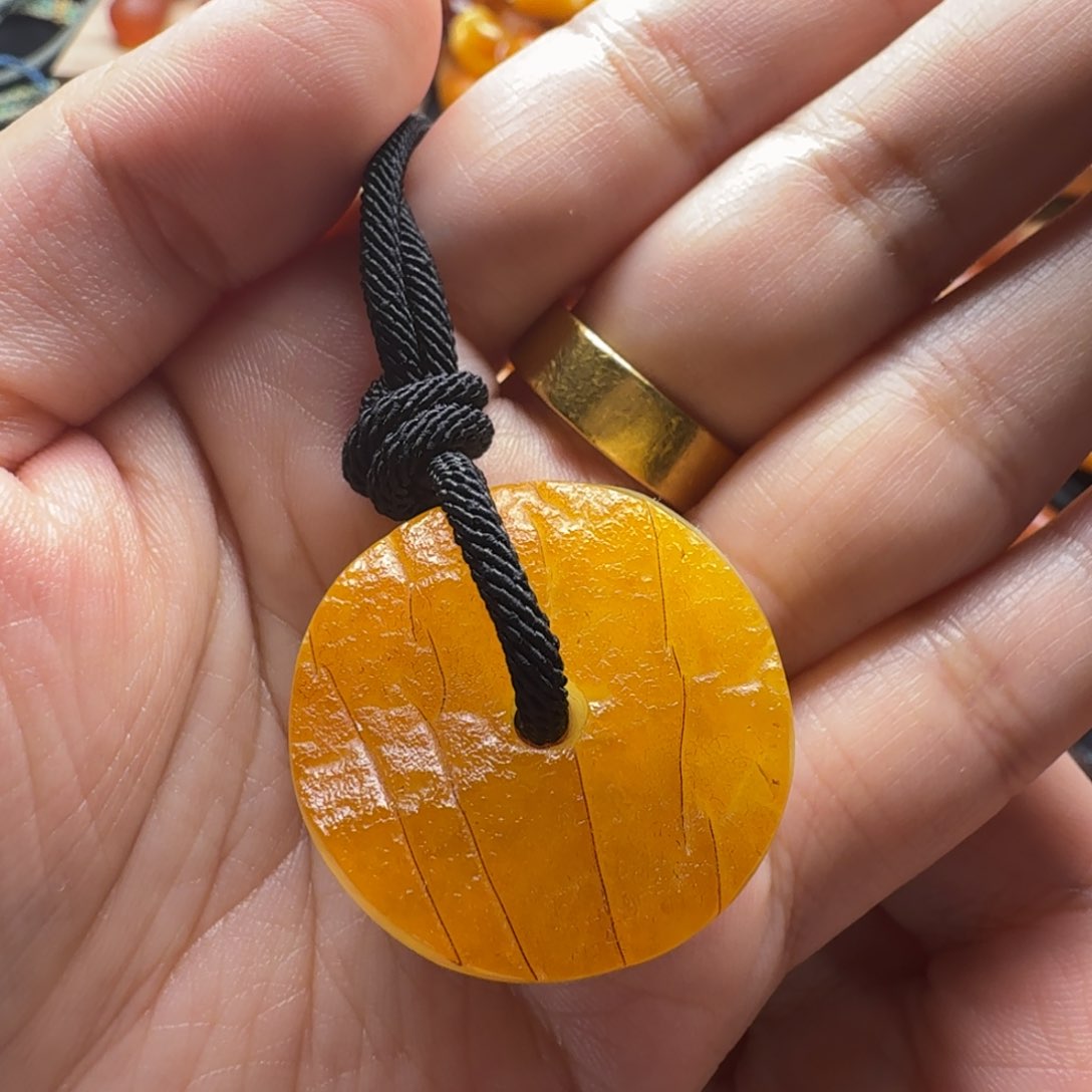 琥珀裸石未镶嵌扣子吊坠