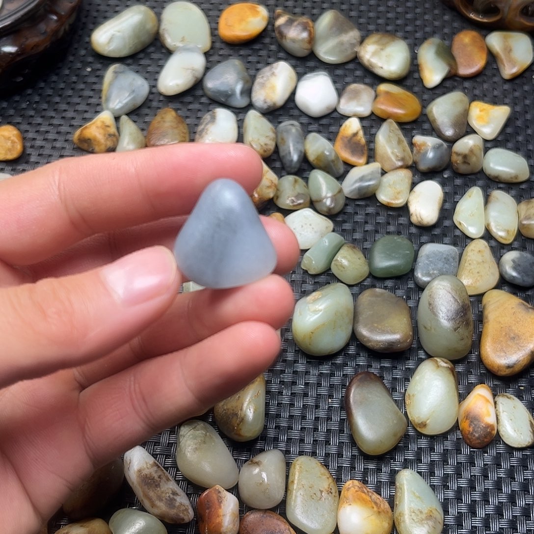 小***酒和田玉（糖玉）未镶嵌挂件