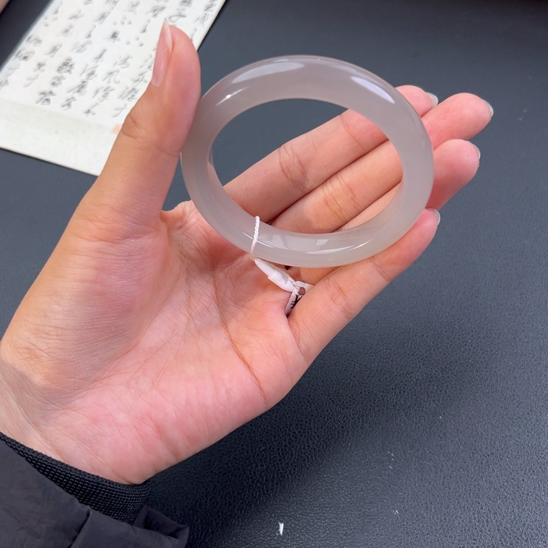 和田玉未镶嵌手镯有细纹