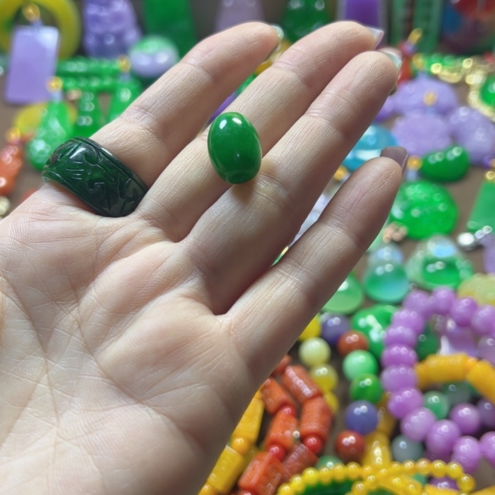 翡翠未镶嵌颈饰珠子