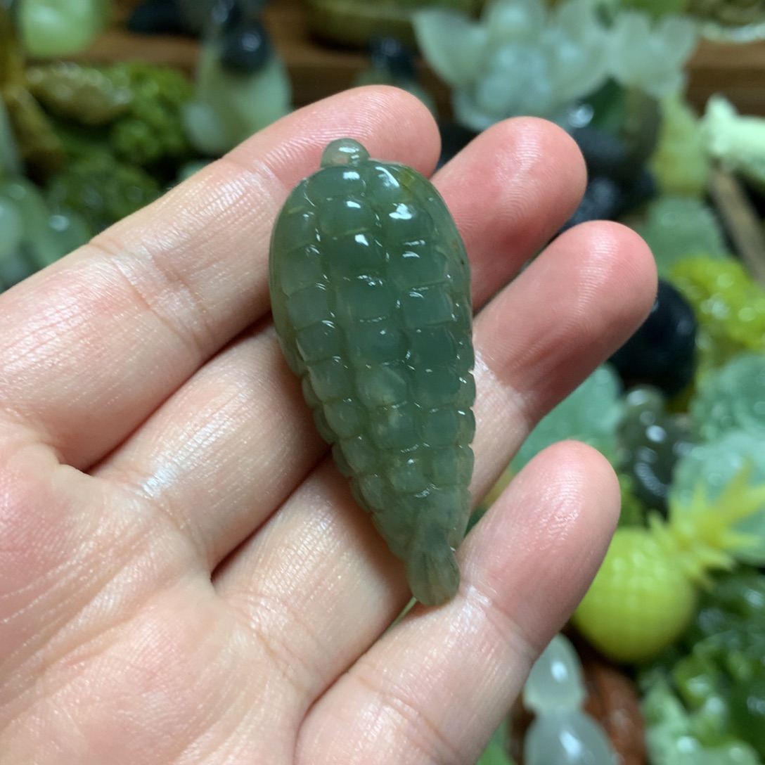 抱***一岫玉未镶嵌手把吊坠