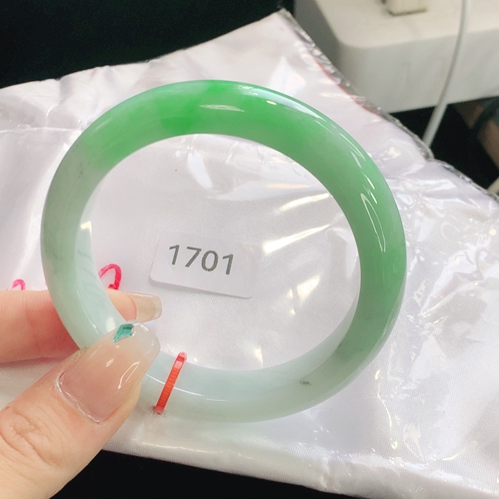 翡翠手镯未镶嵌天然翡翠手镯01