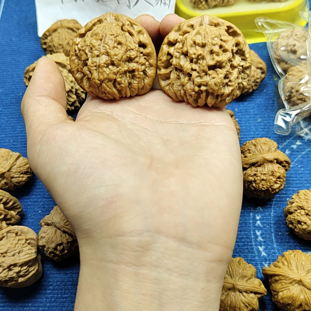 文玩核桃吊坠龙鼎46