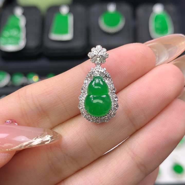 翡翠吊坠(不含链)18K金镶嵌