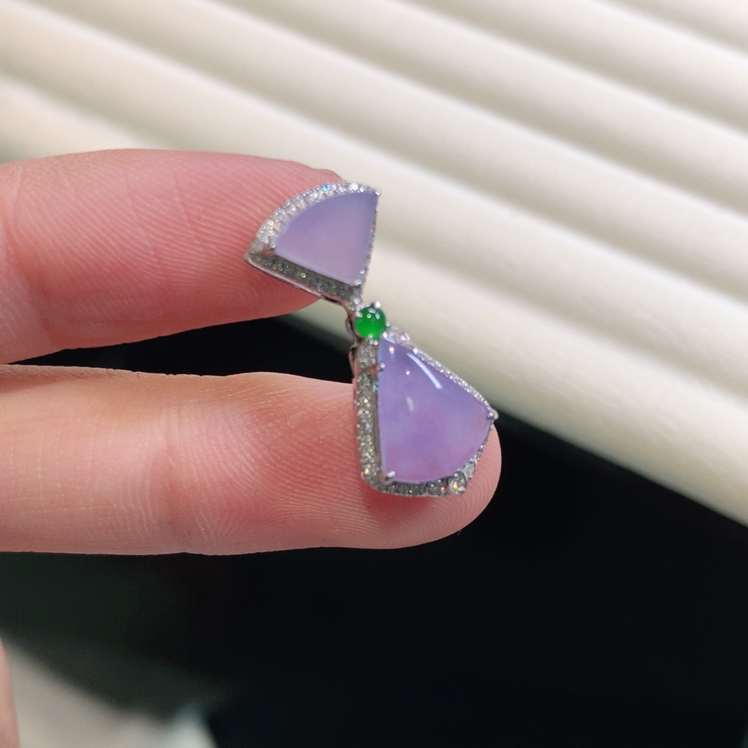 翡翠颈饰18K金镶嵌好看