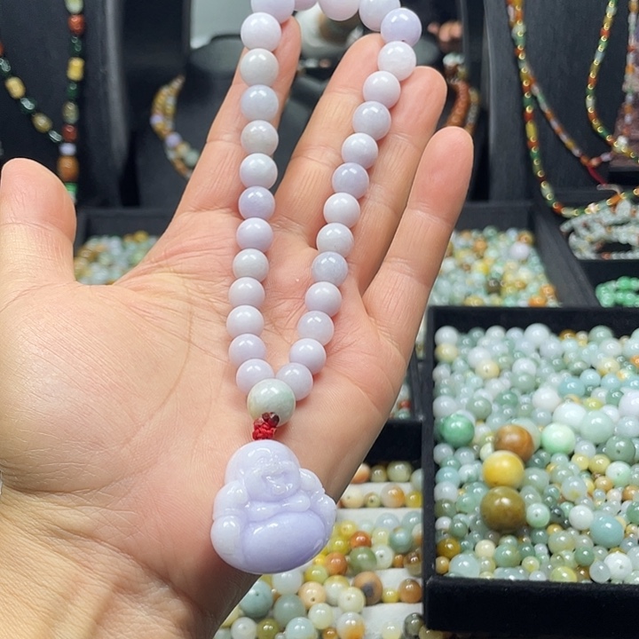 翡翠未镶嵌颈饰手持