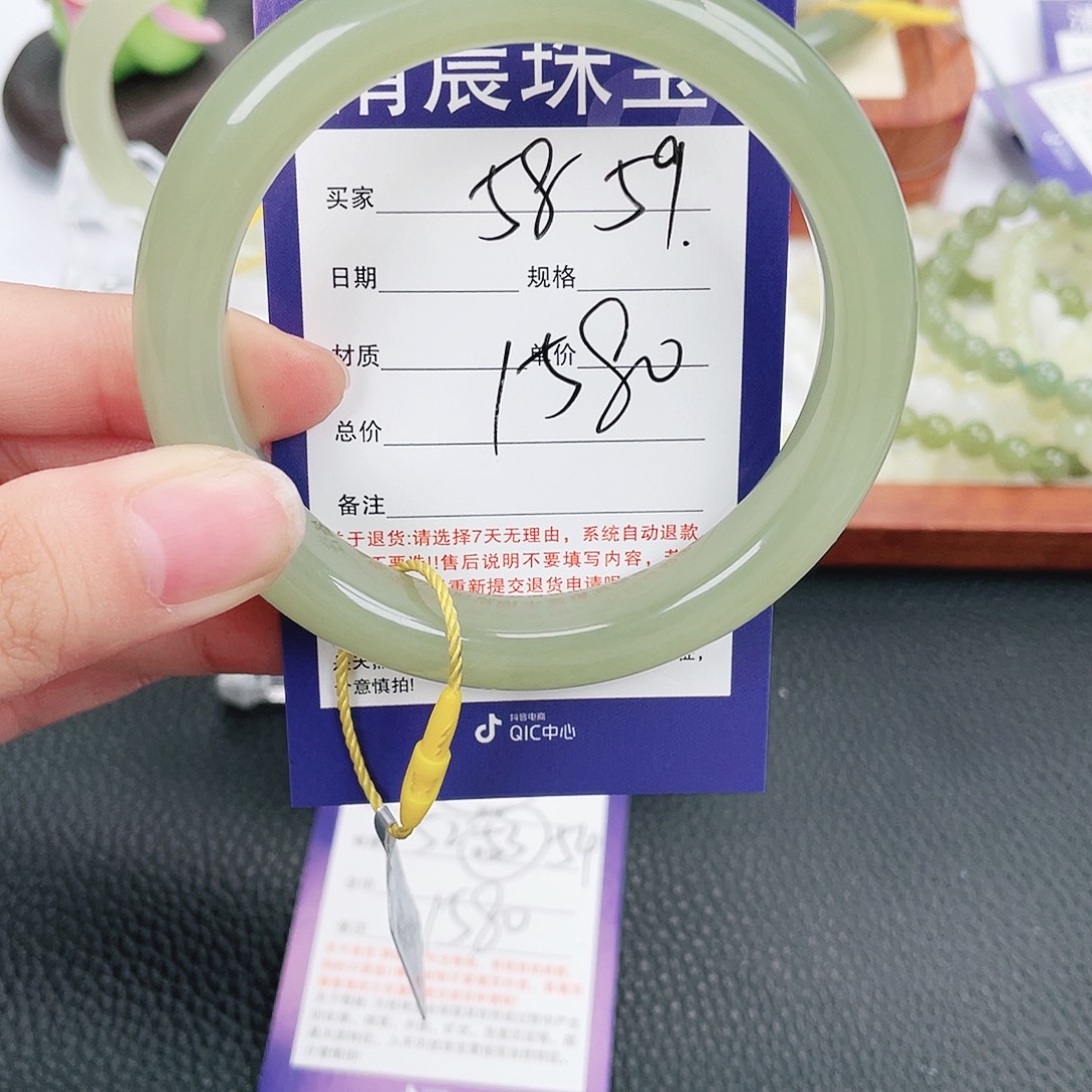 和田玉未镶嵌手镯