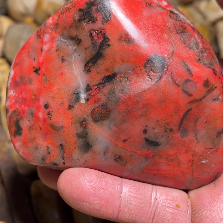 田黄石437克鸡血石原石