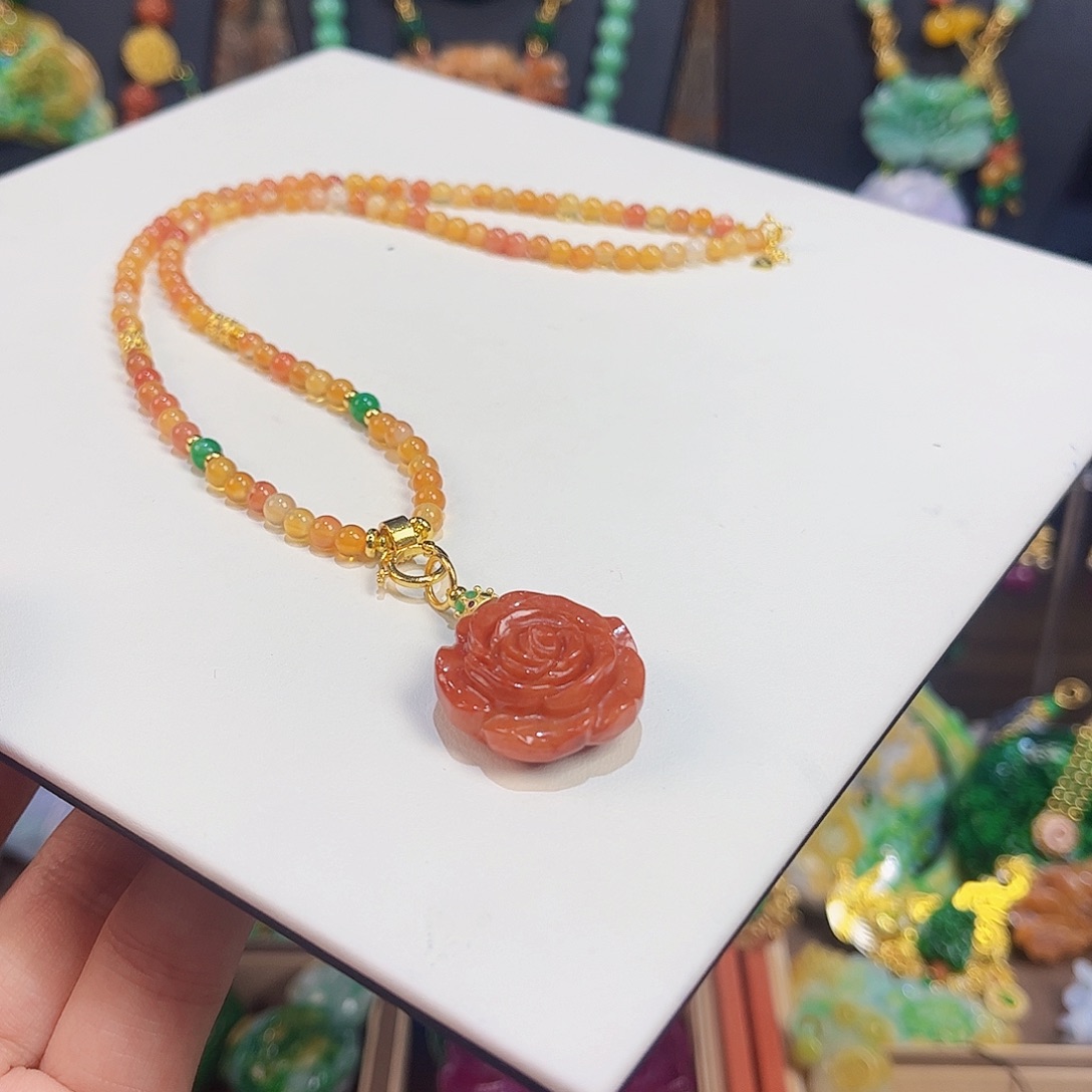 翡翠未镶嵌吊坠(赠链)福利