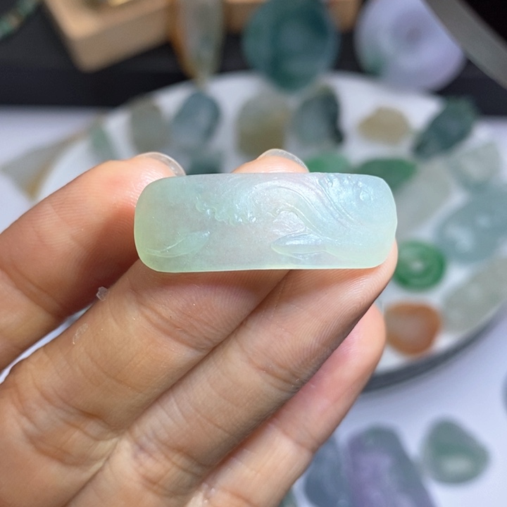 定制翡翠未镶嵌手牌