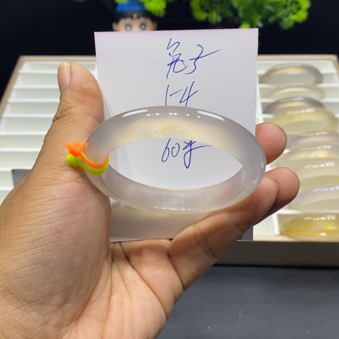 ****玛瑙/玉髓未镶嵌手镯