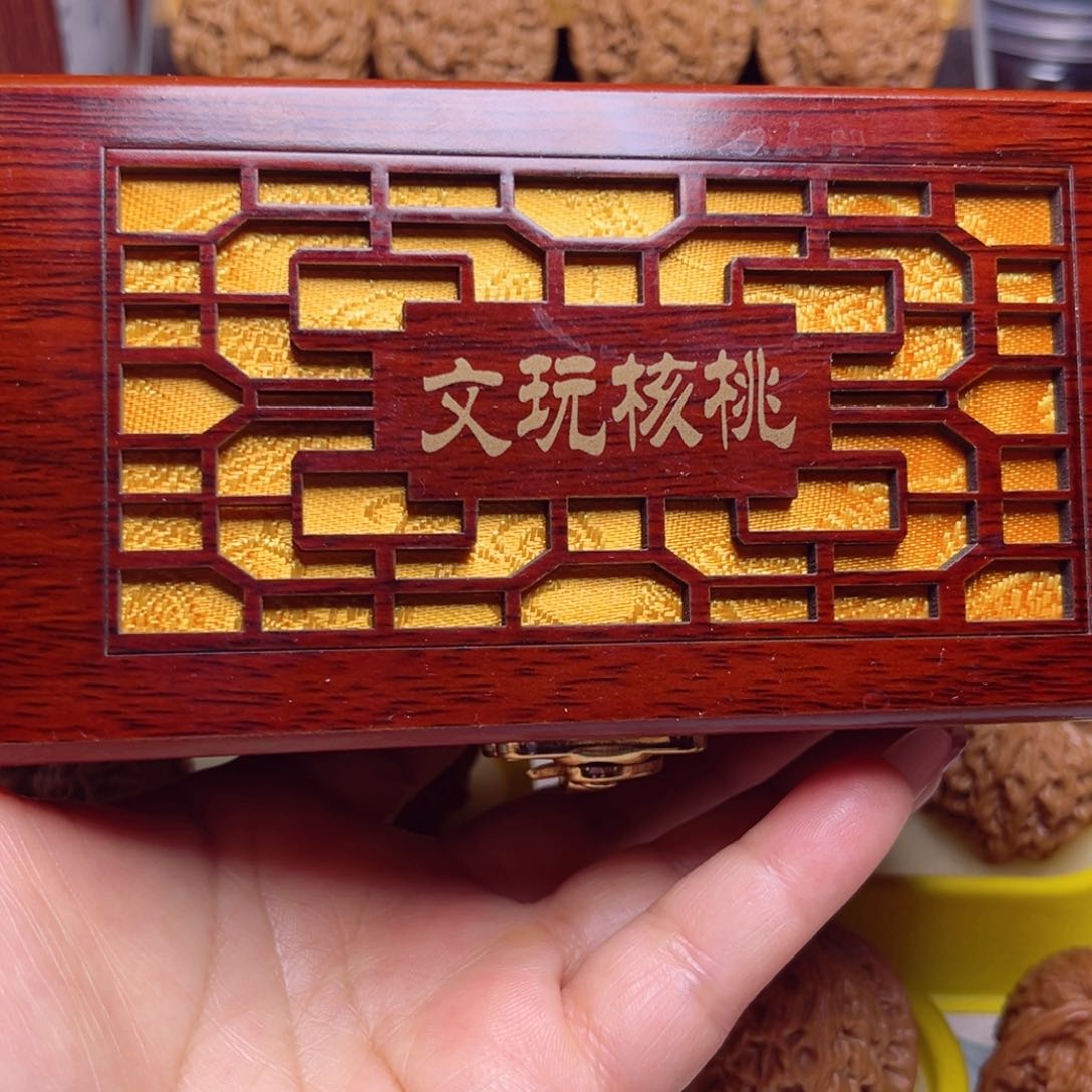 文玩核桃吊坠高档木盒