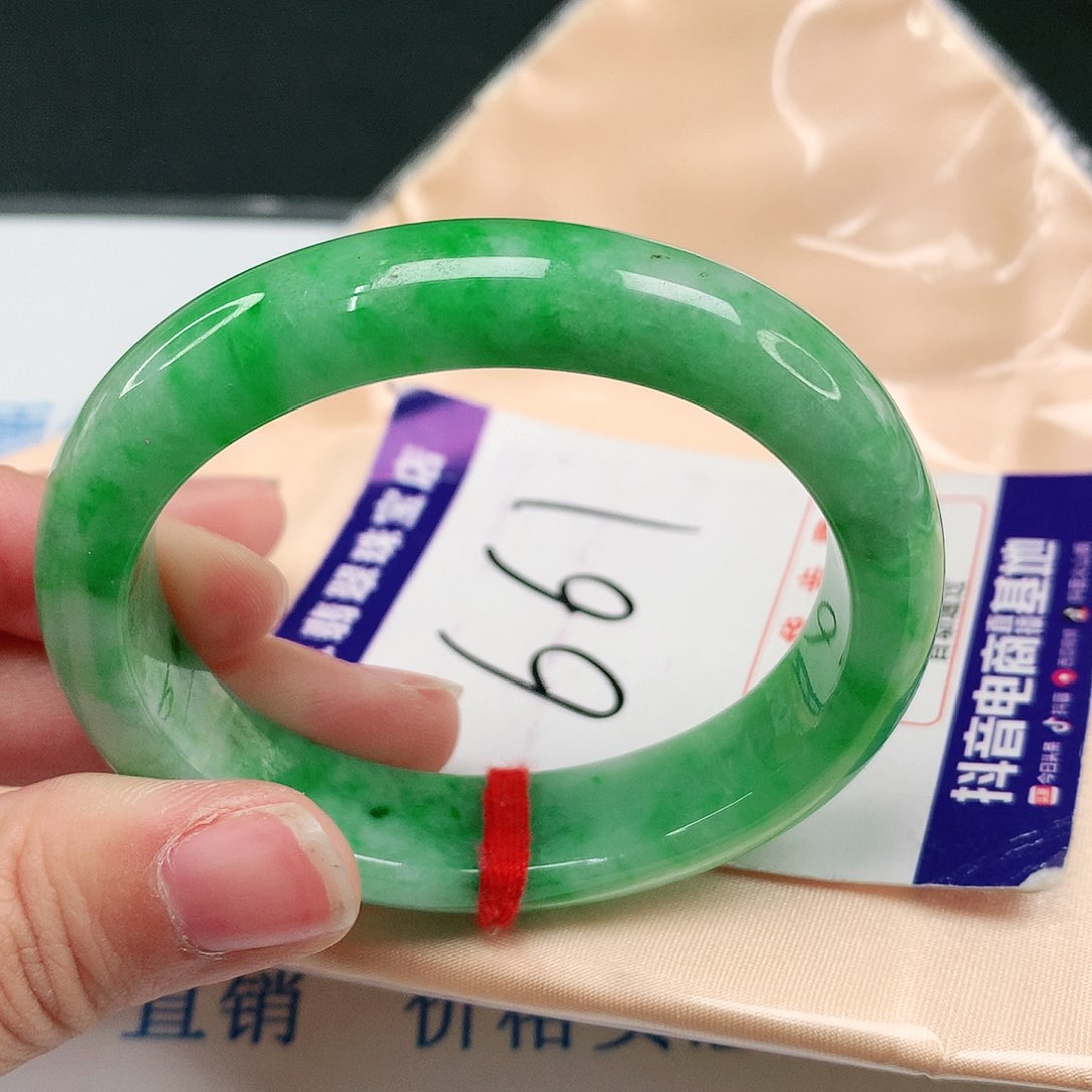 翡翠手镯（贵妃镯）未镶嵌