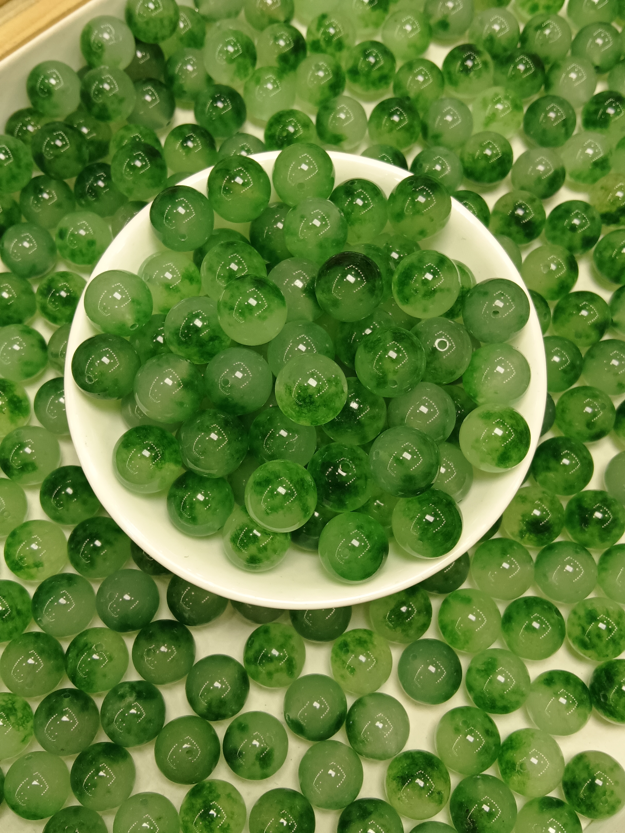 DY261 绿飘花散珠14mm7颗