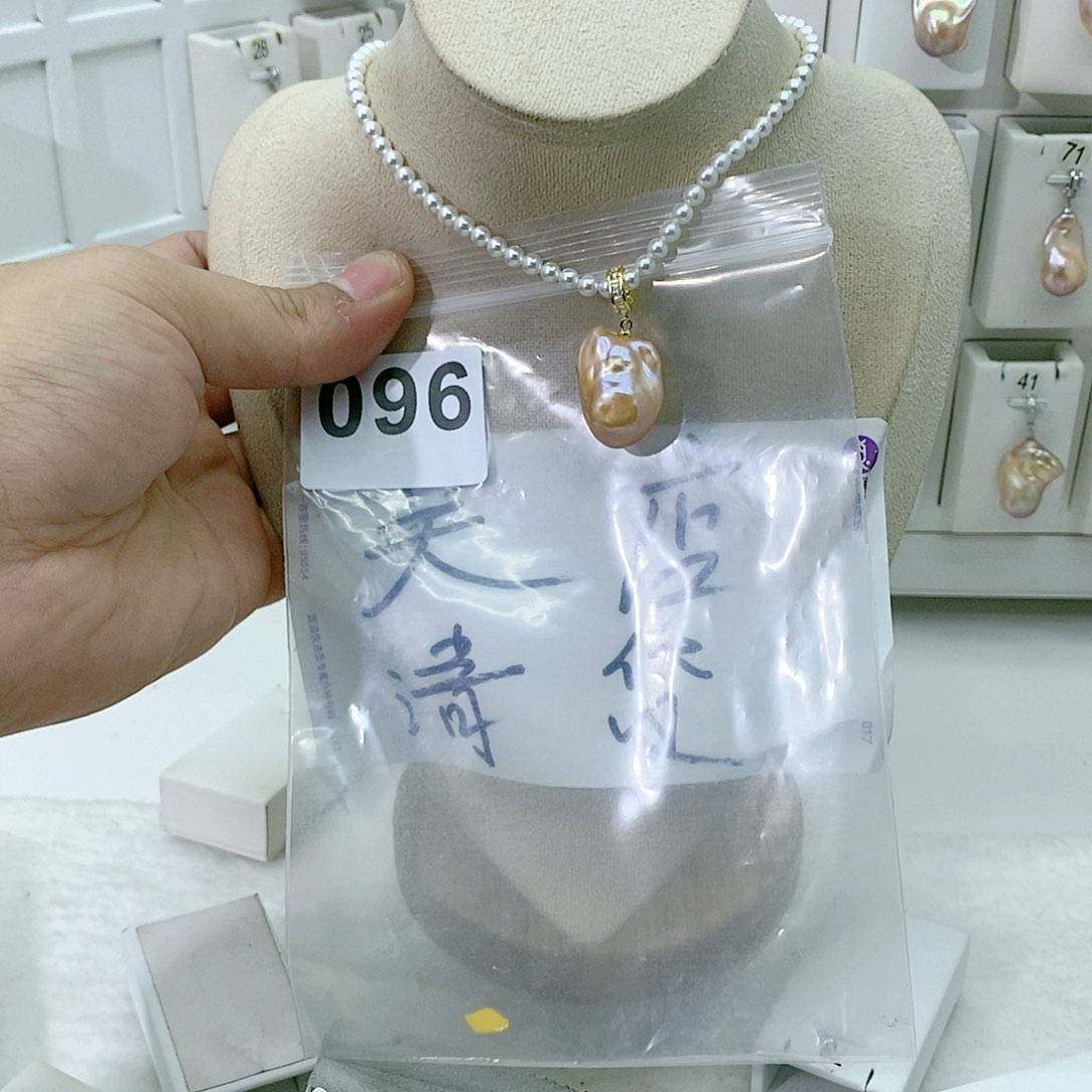 淡水珍珠颈饰合金