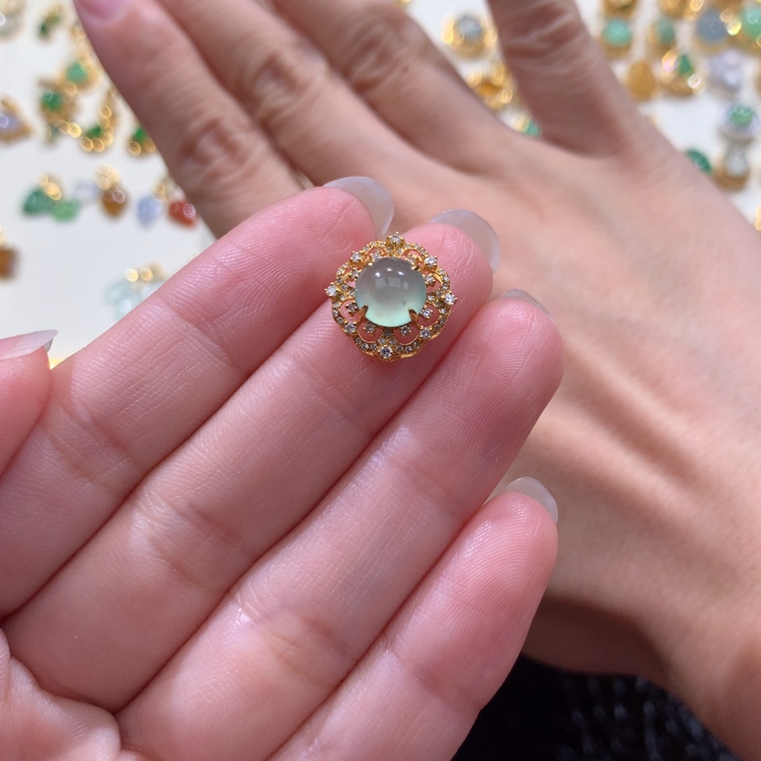 糖***翡翠18K金镶嵌颈饰翡翠