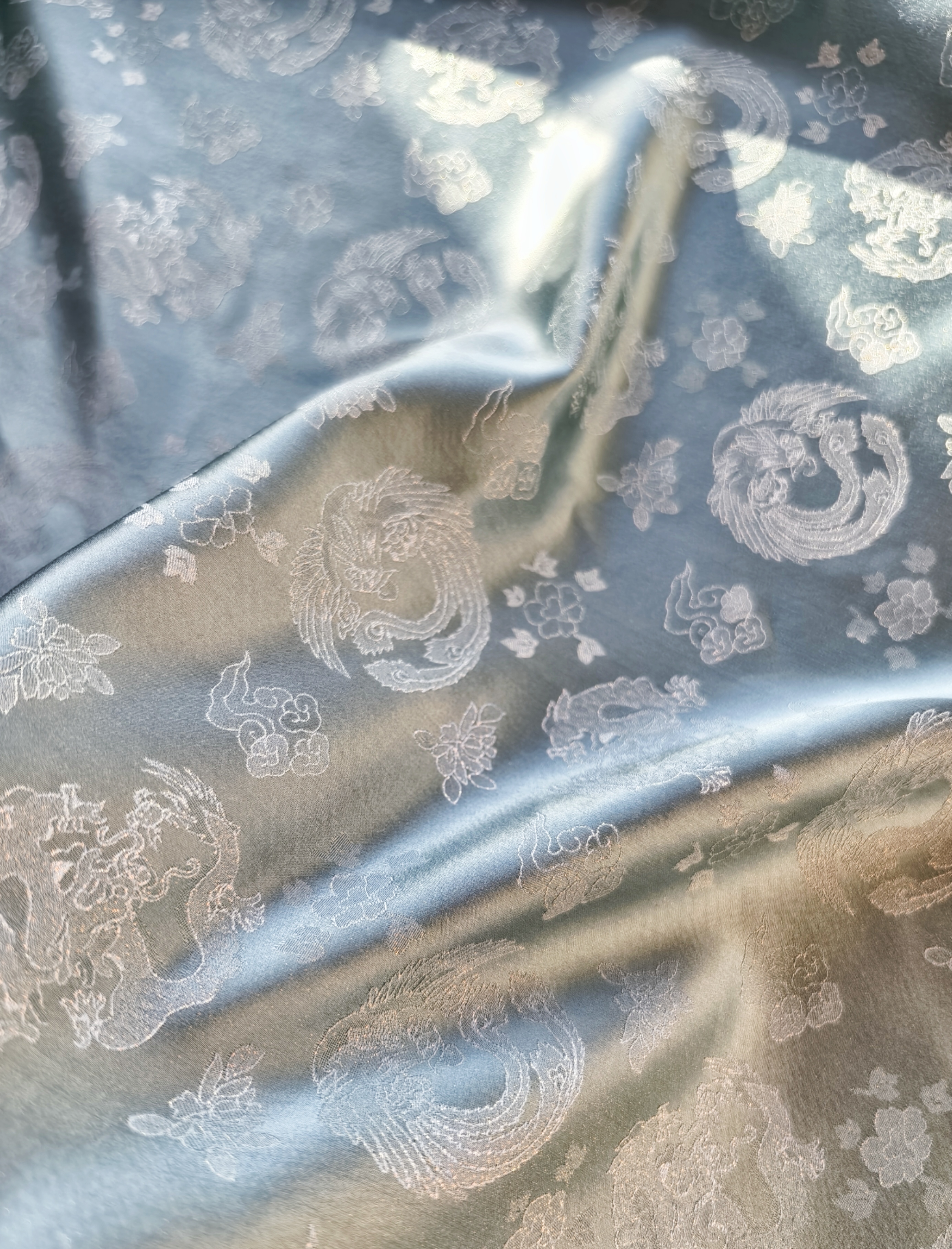 1.14门幅  30姆米  真丝织金提花(仅供花型参考)2