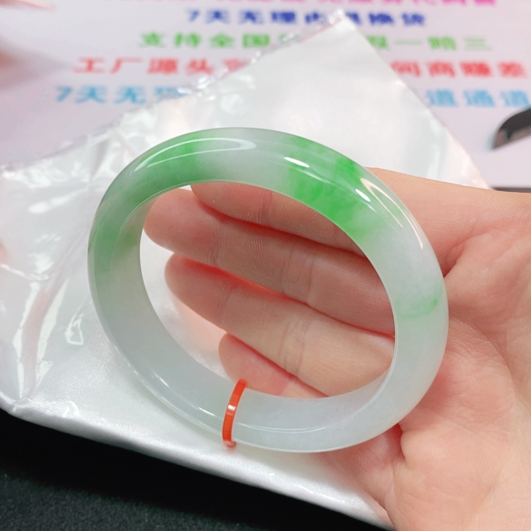 翡翠手镯未镶嵌会***咪55565556贵妃