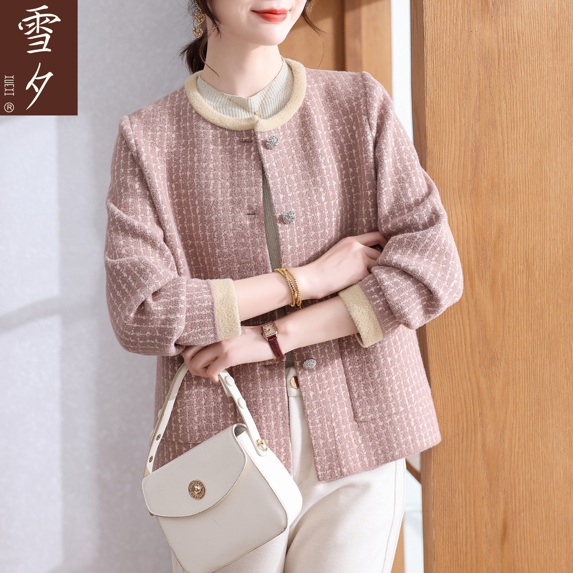 妈妈秋装呢子上衣高级感2025新款今年流行的中老年女装小香风外套