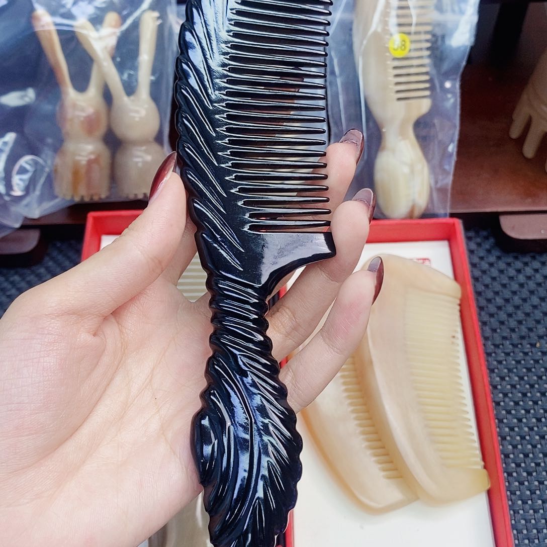 纯手工制作纯牛角梳子