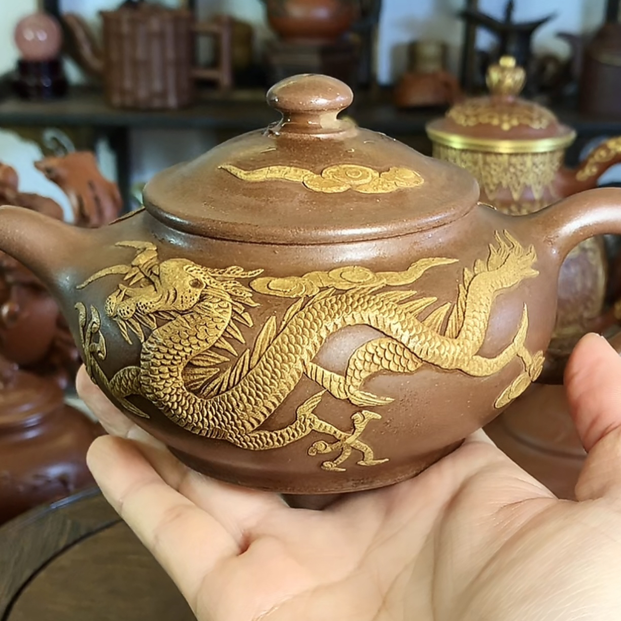 老壶老紫泥双龙戏珠壶容量300毫升纯手工制作