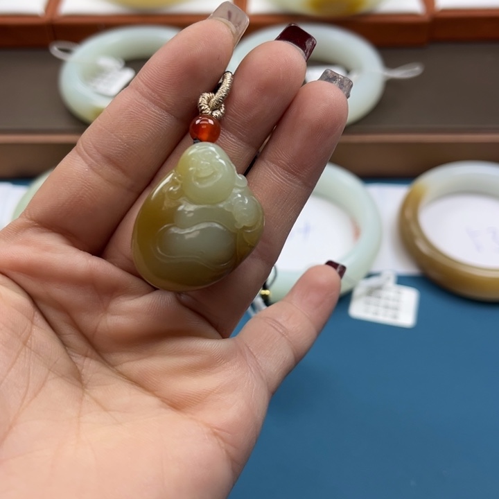 和田玉吊坠未镶嵌