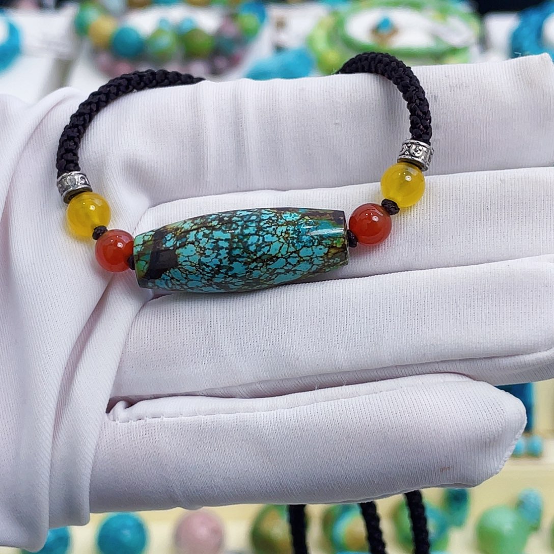 绿松石未镶嵌颈饰