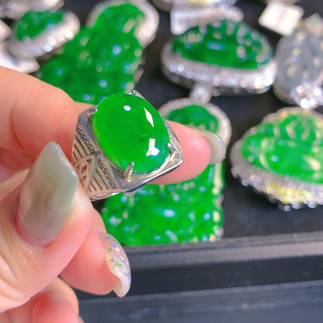 翡翠颈饰银S925镶嵌翡翠