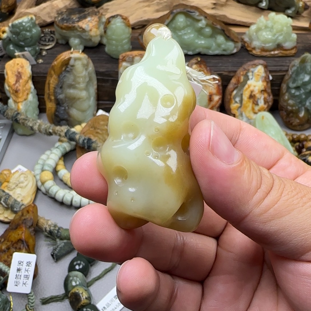 九***月岫岩老玉（透闪石质玉）未镶嵌珠宝奇石