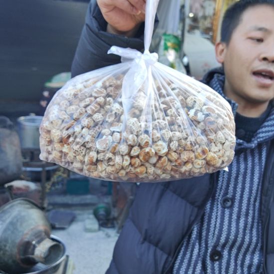 中国大陆龙场3包爆米花一坨龙 场大豆腐片