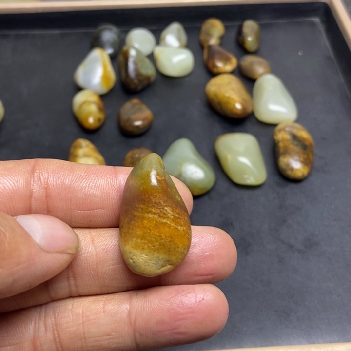 美***然和田玉（糖玉）未镶嵌珠宝奇石